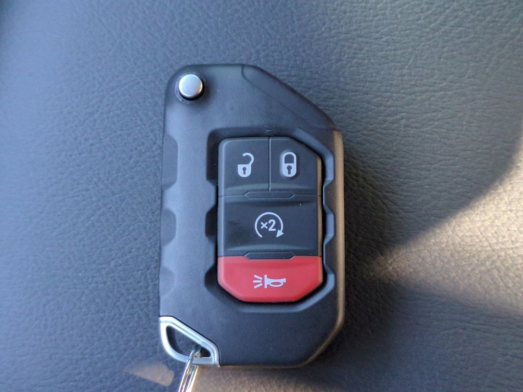 Thumbnail: 2025 Jeep Gladiator - 17