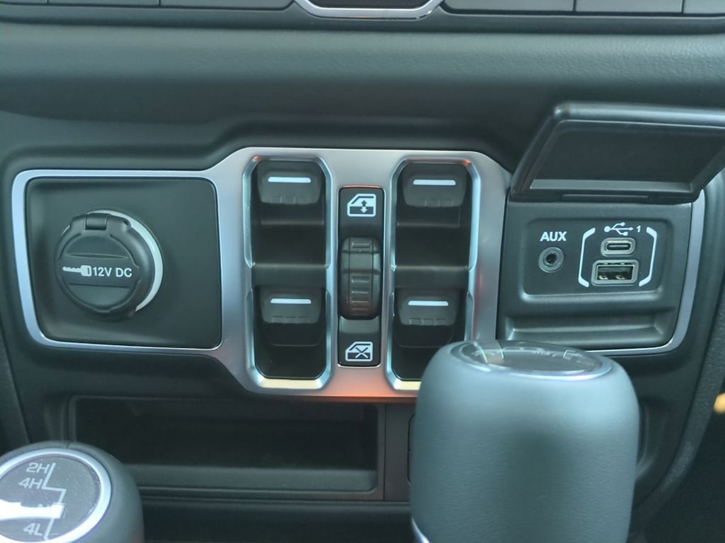 Thumbnail: 2025 Jeep Gladiator - 34