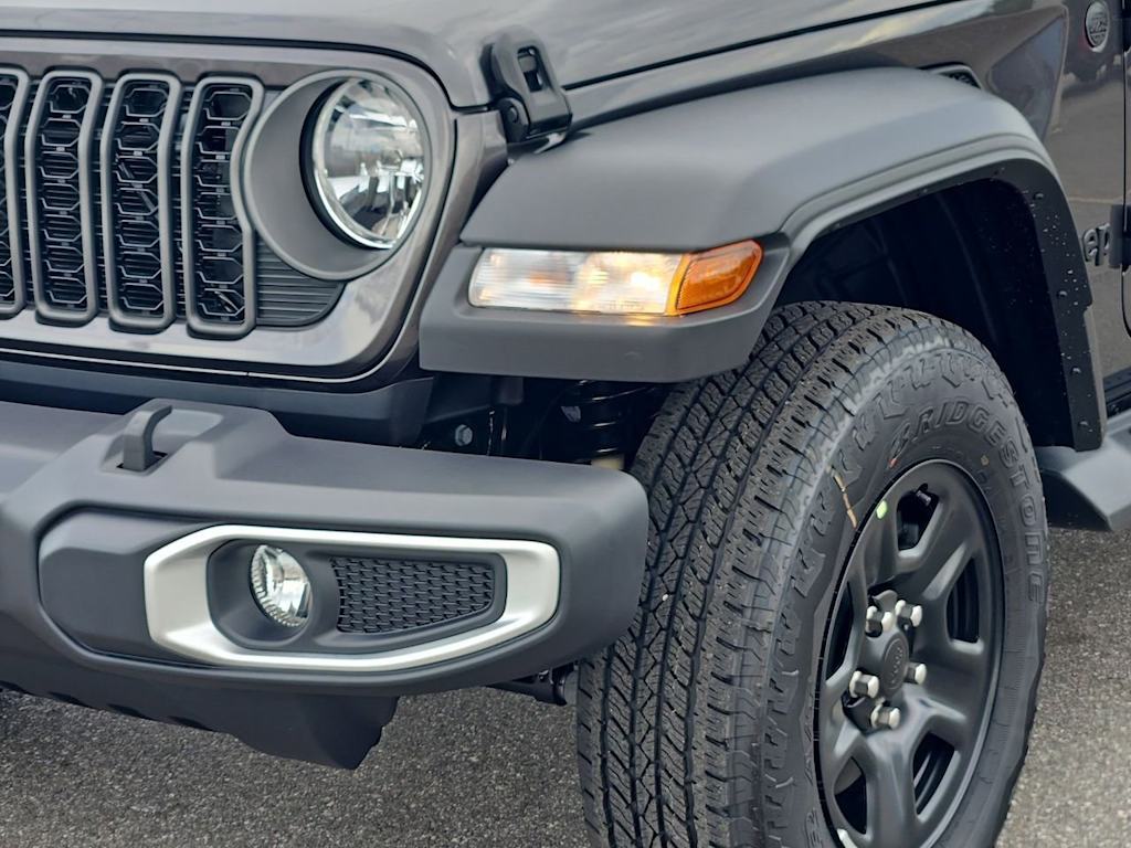 Thumbnail: 2025 Jeep Gladiator - 24