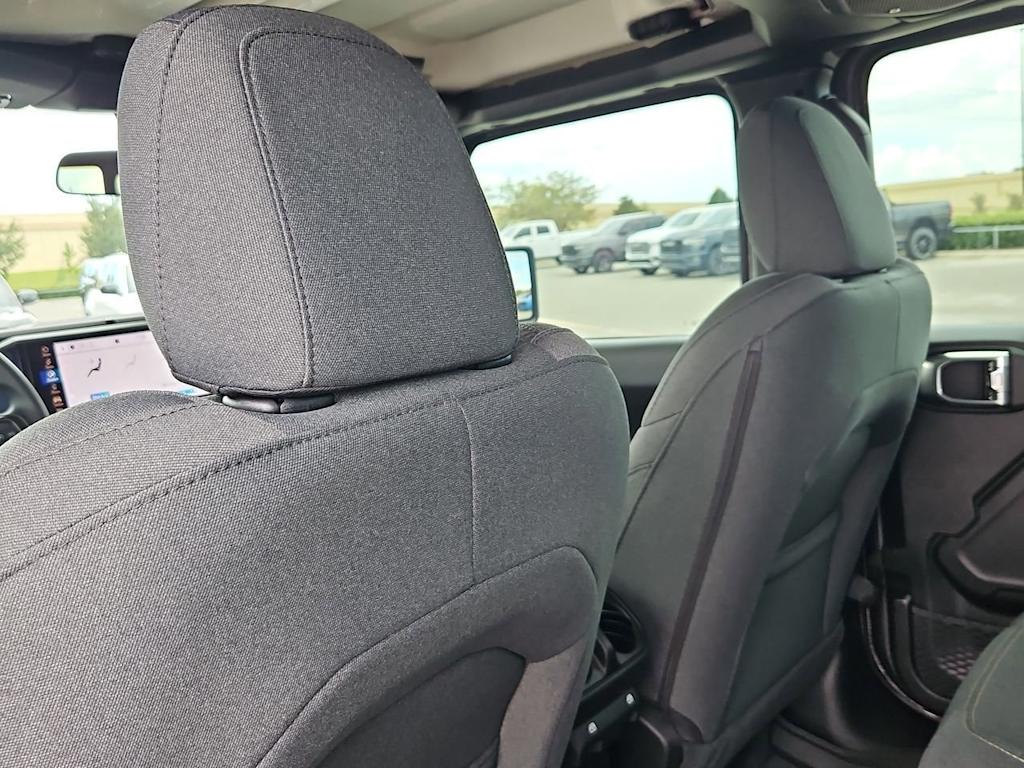 Thumbnail: 2025 Jeep Gladiator - 12