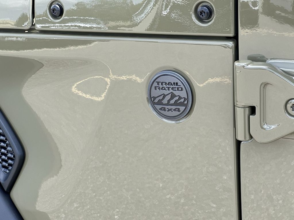 Thumbnail: 2026 Jeep Gladiator - 17