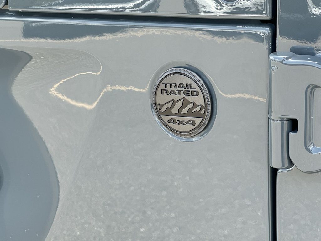 Thumbnail: 2026 Jeep Gladiator - 17