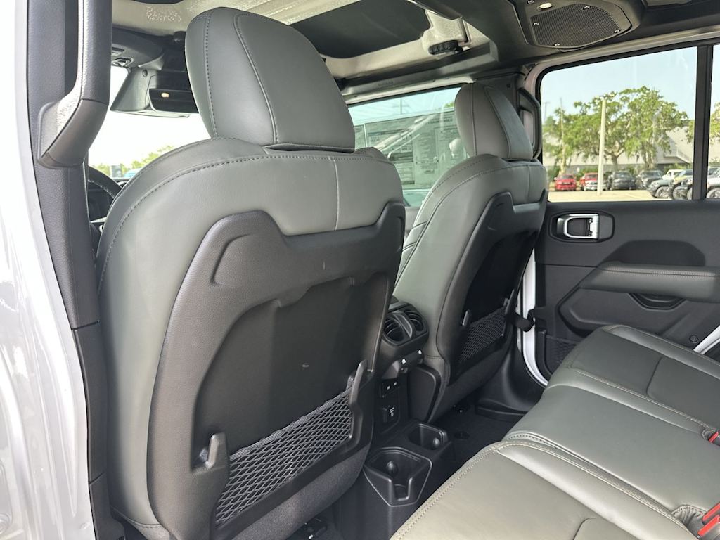 Thumbnail: 2026 Jeep Gladiator - 10