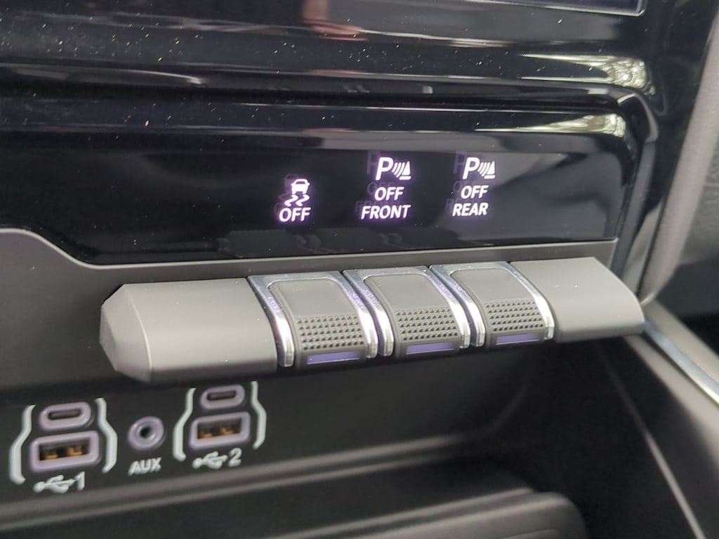Thumbnail: 2026 RAM 1500 - 25
