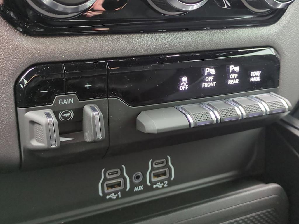 Thumbnail: 2026 RAM 1500 - 25