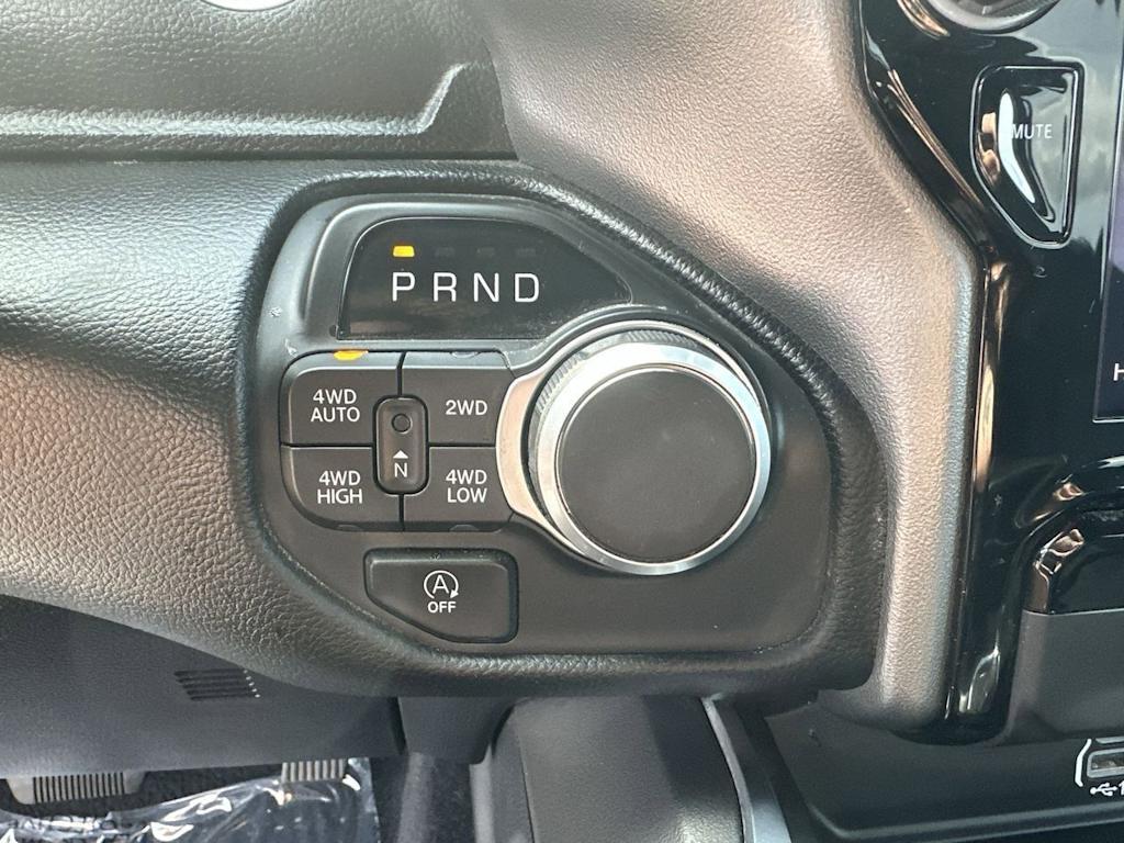Thumbnail: 2025 RAM 1500 - 26