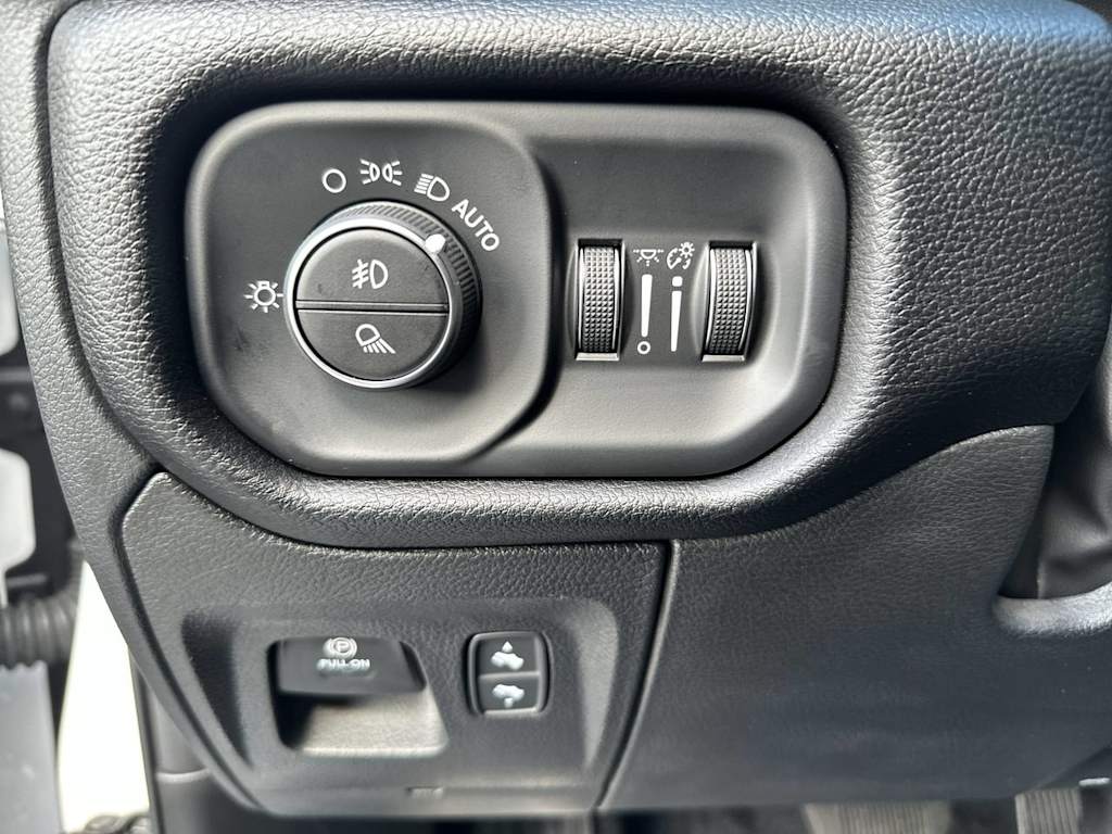 Thumbnail: 2026 RAM 1500 - 26