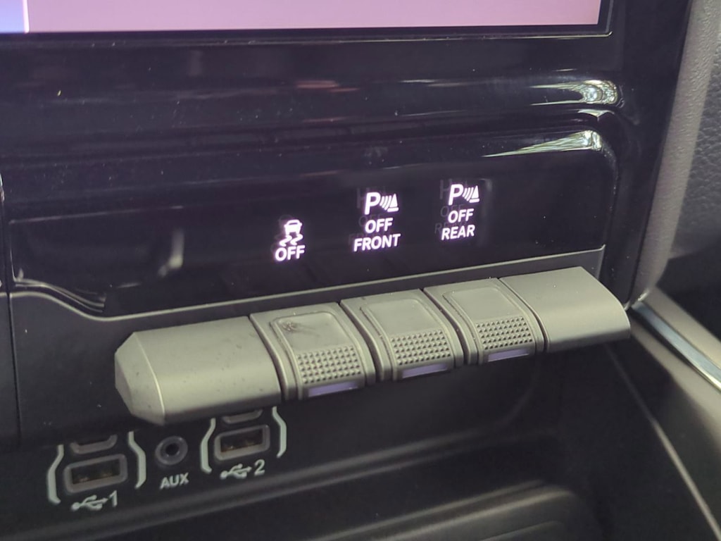 Thumbnail: 2025 RAM 1500 - 25