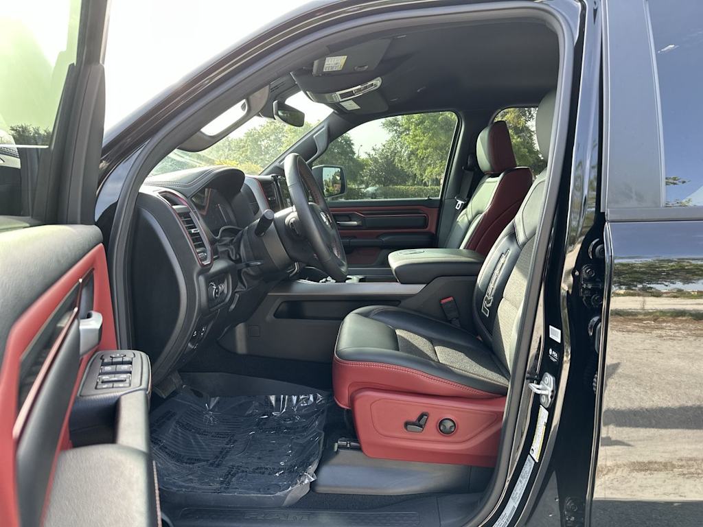 Thumbnail: 2025 RAM 1500 - 10