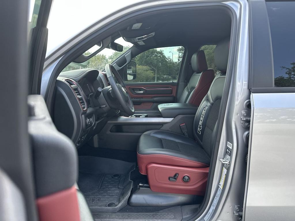 Thumbnail: 2025 RAM 1500 - 9