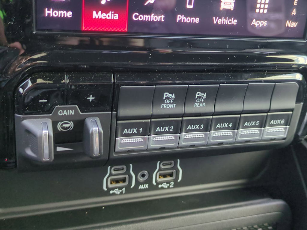 Thumbnail: 2026 RAM 1500 - 25