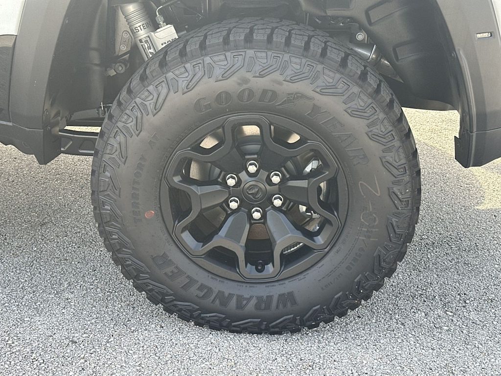 Thumbnail: 2026 RAM 1500 - 8