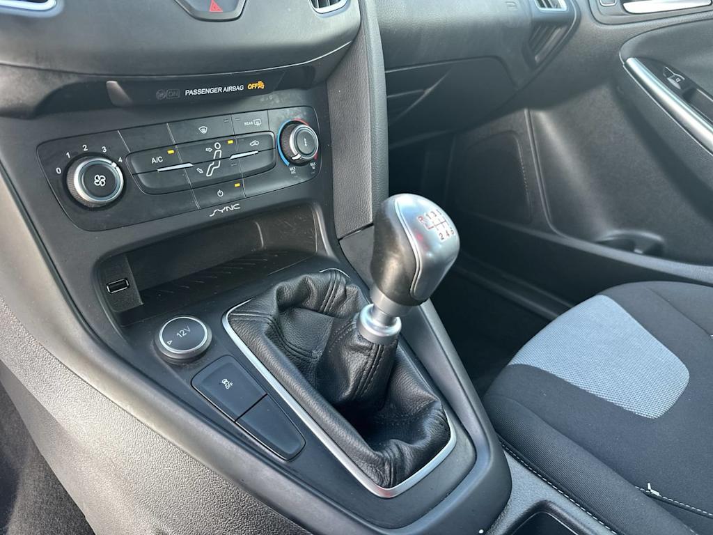 Thumbnail: 2015 Ford Focus - 14