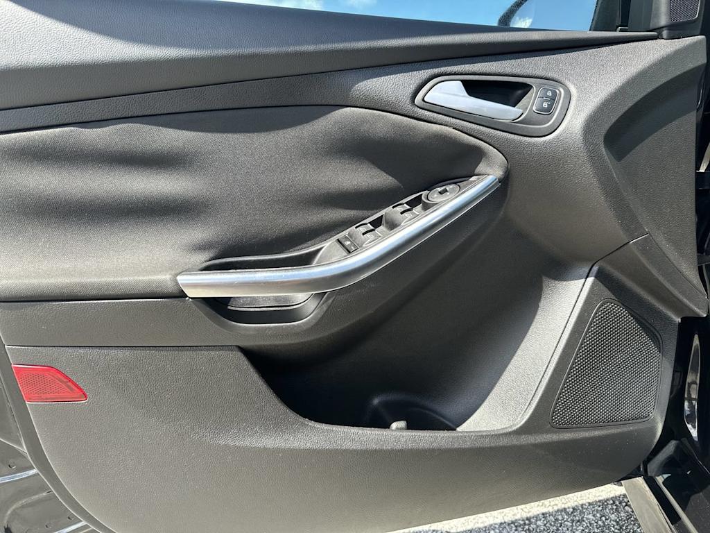 Thumbnail: 2015 Ford Focus - 22