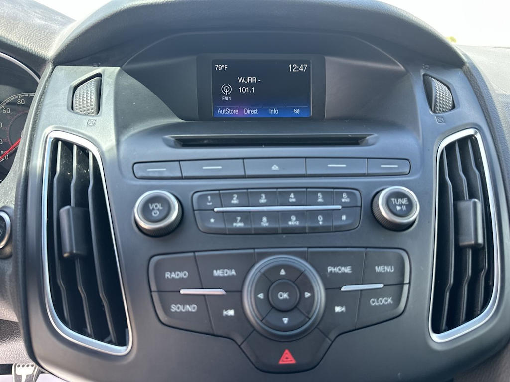 Thumbnail: 2015 Ford Focus - 13