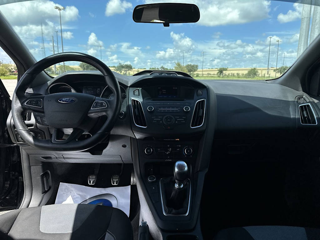 Thumbnail: 2015 Ford Focus - 9