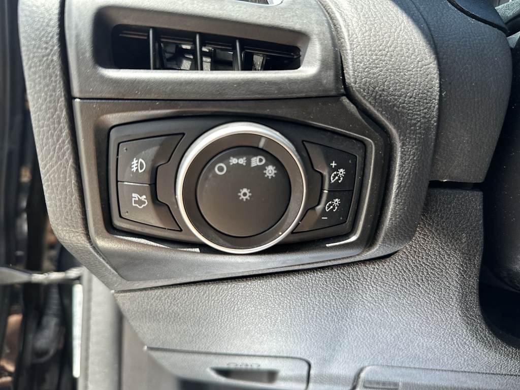 Thumbnail: 2015 Ford Focus - 29