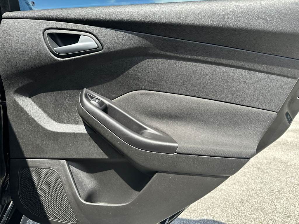 Thumbnail: 2015 Ford Focus - 25