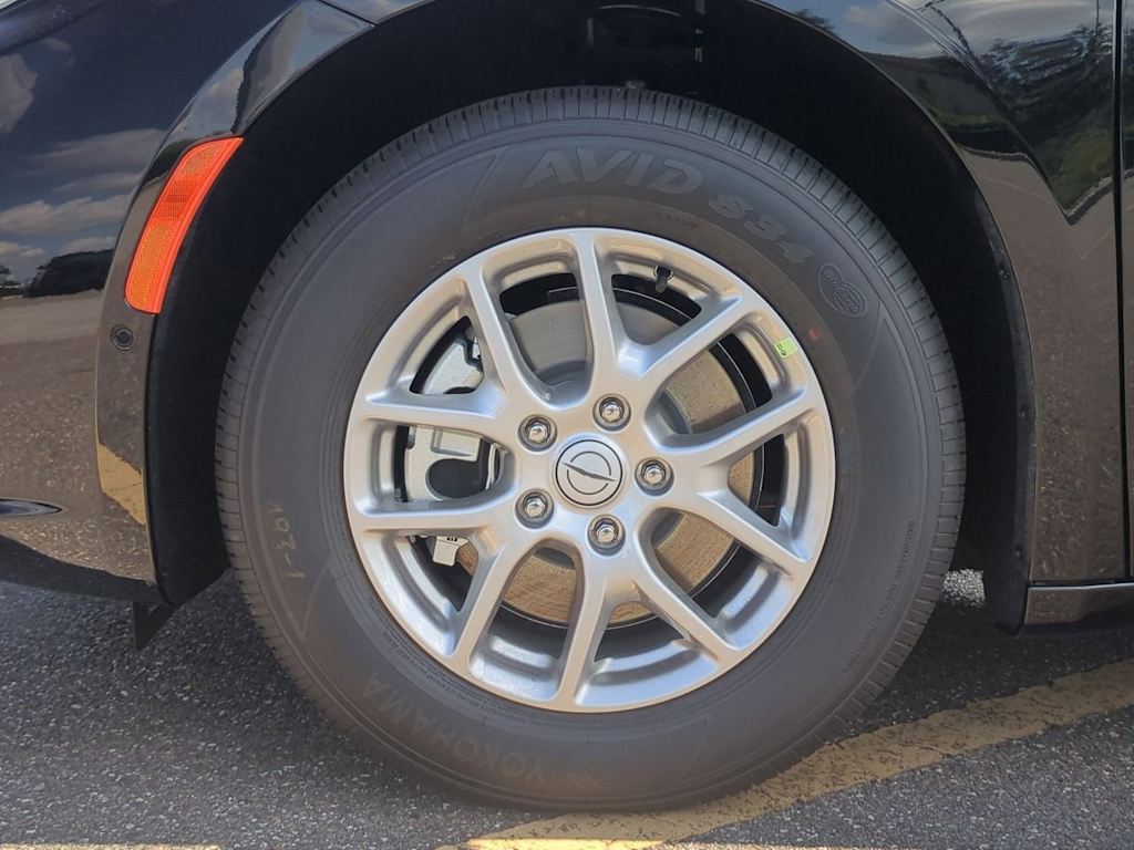 Thumbnail: 2026 Chrysler Pacifica - 8