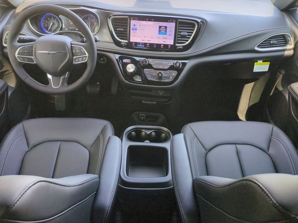 Thumbnail: 2026 Chrysler Pacifica - 10