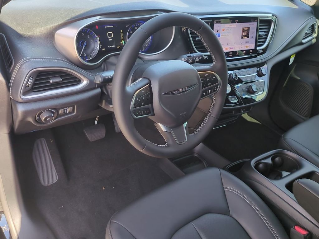 Thumbnail: 2026 Chrysler Pacifica - 2