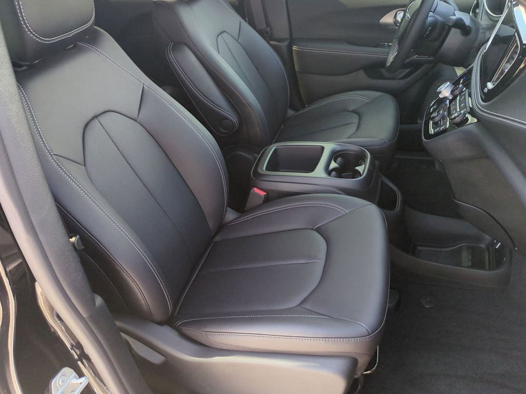 Thumbnail: 2026 Chrysler Pacifica - 12