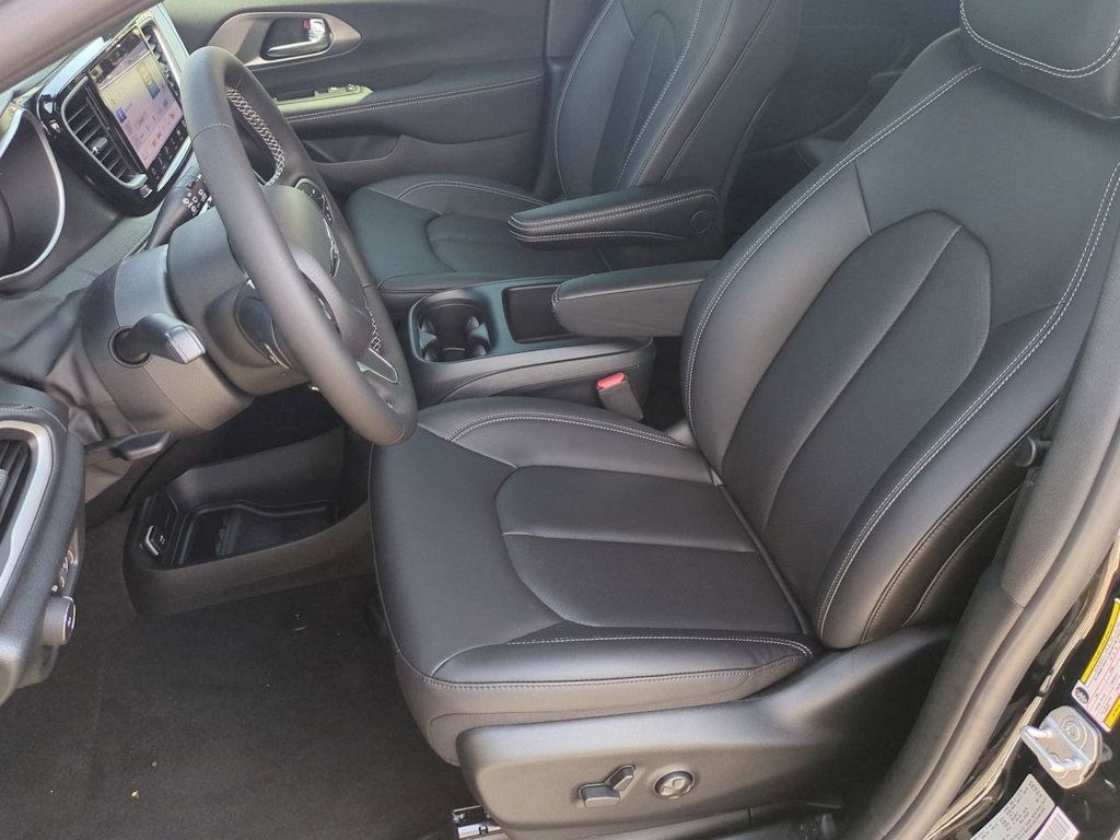 Thumbnail: 2026 Chrysler Pacifica - 11