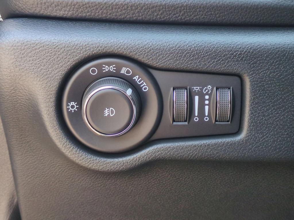 Thumbnail: 2026 Chrysler Pacifica - 26