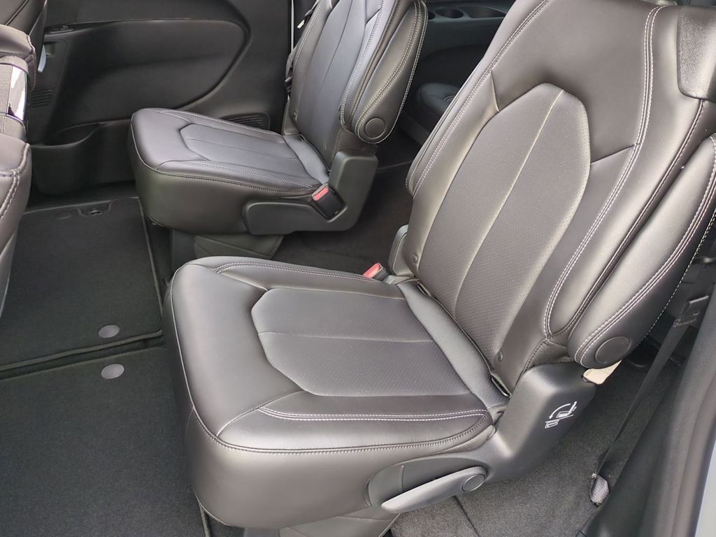 Thumbnail: 2026 Chrysler Pacifica - 26