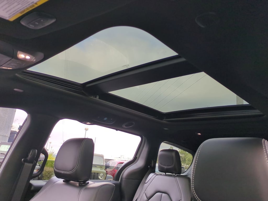 Thumbnail: 2026 Chrysler Pacifica - 25