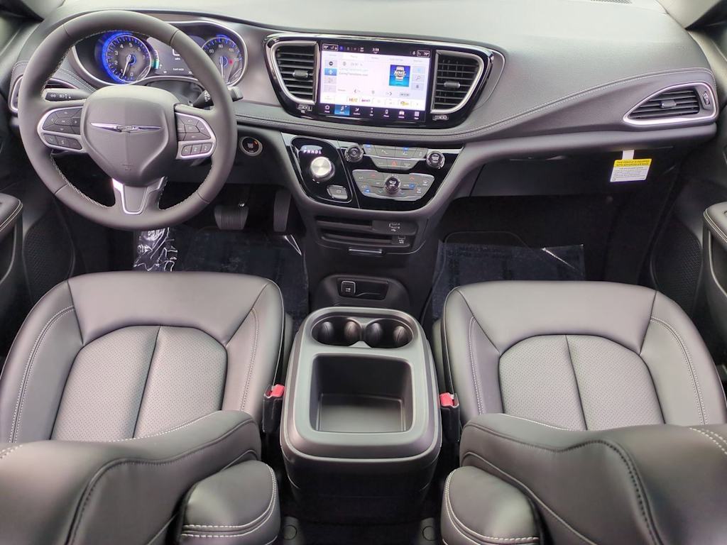 Thumbnail: 2026 Chrysler Pacifica - 10