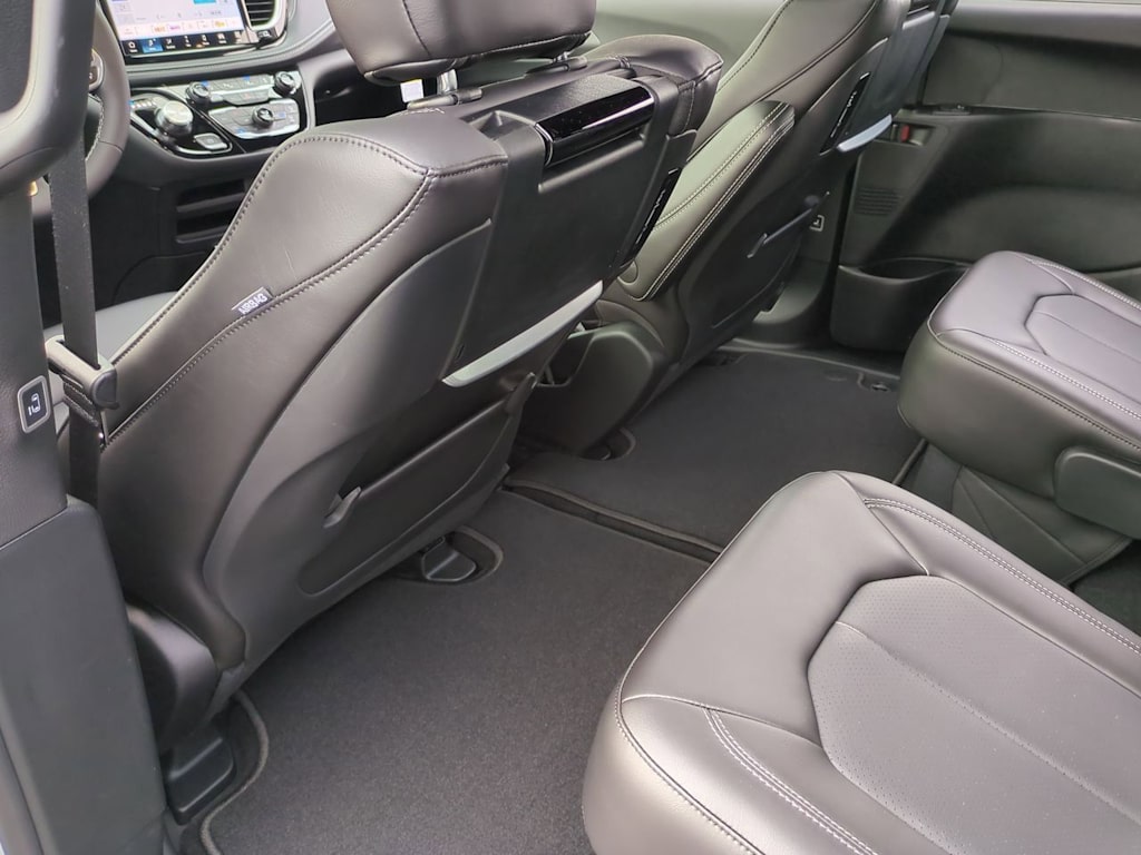 Thumbnail: 2026 Chrysler Pacifica - 13