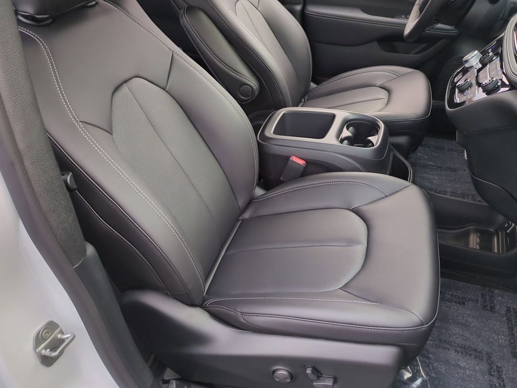 Thumbnail: 2026 Chrysler Pacifica - 27