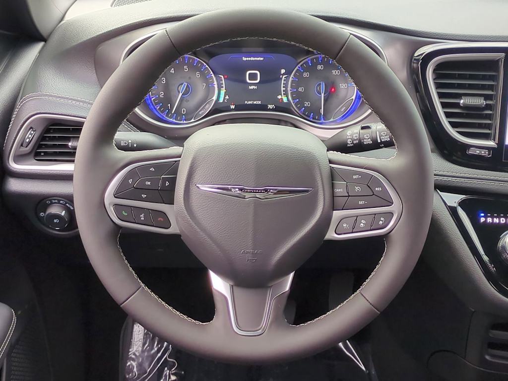 Thumbnail: 2026 Chrysler Pacifica - 14