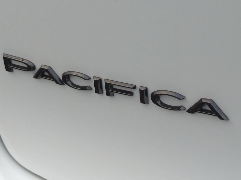 Thumbnail: 2026 Chrysler Pacifica - 7