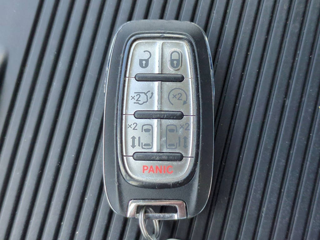 Thumbnail: 2023 Chrysler Pacifica - 35