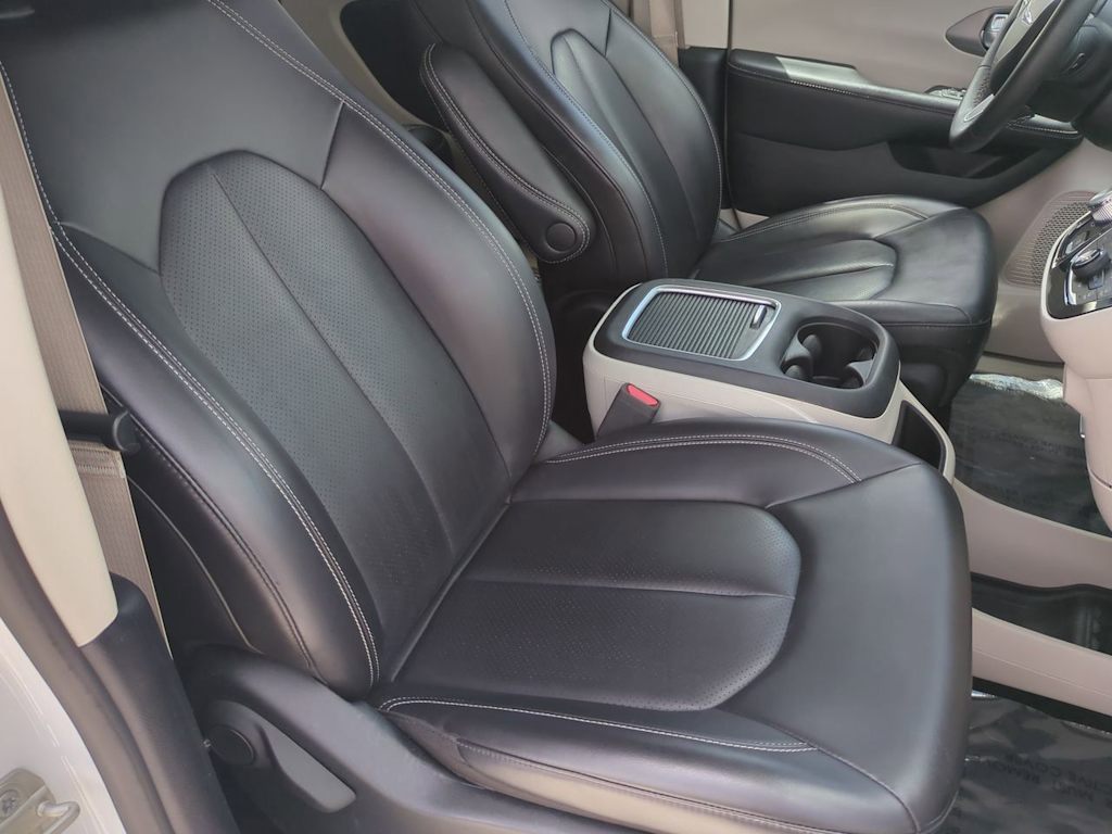 Thumbnail: 2023 Chrysler Pacifica - 27