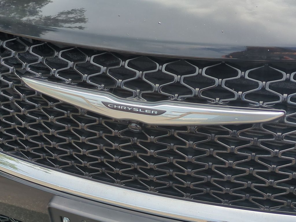 Thumbnail: 2023 Chrysler Pacifica - 7