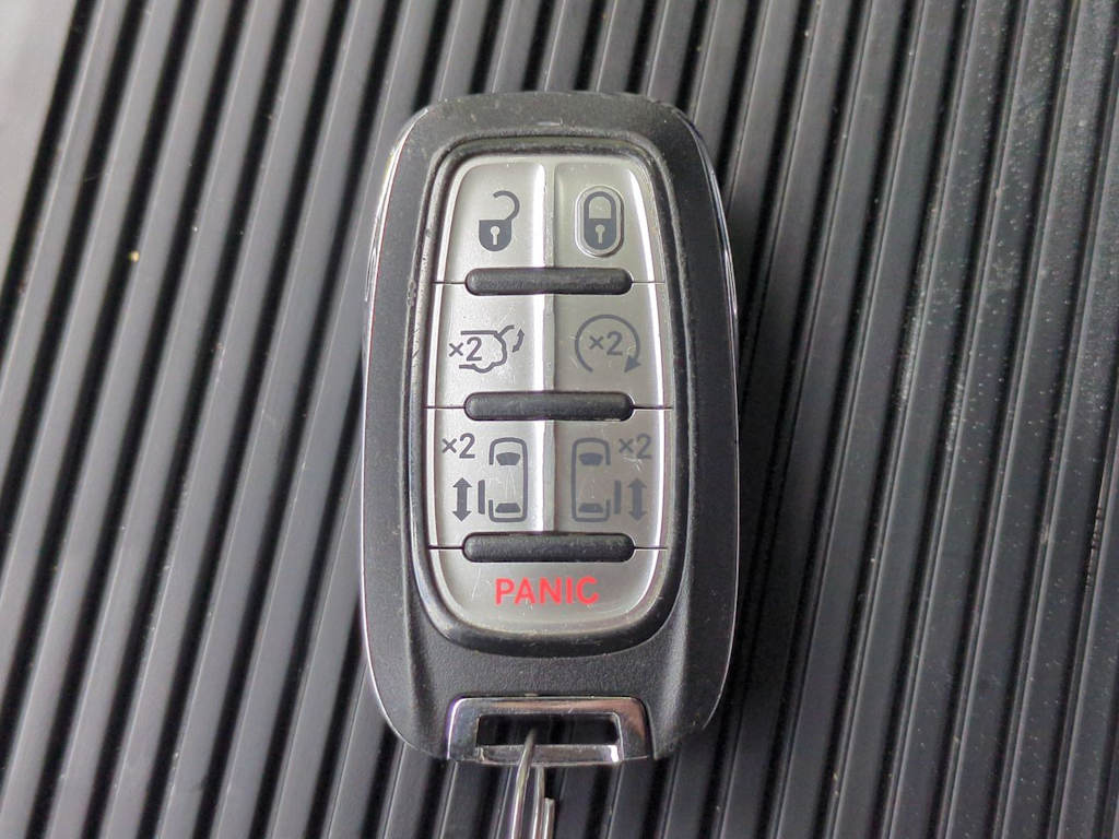 Thumbnail: 2023 Chrysler Pacifica - 35