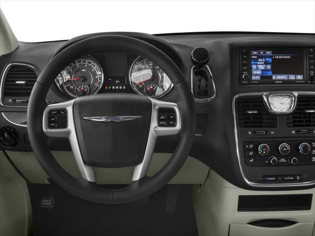Thumbnail: 2016 Chrysler Town & Country - 2