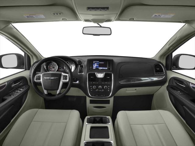 Thumbnail: 2016 Chrysler Town & Country - 5