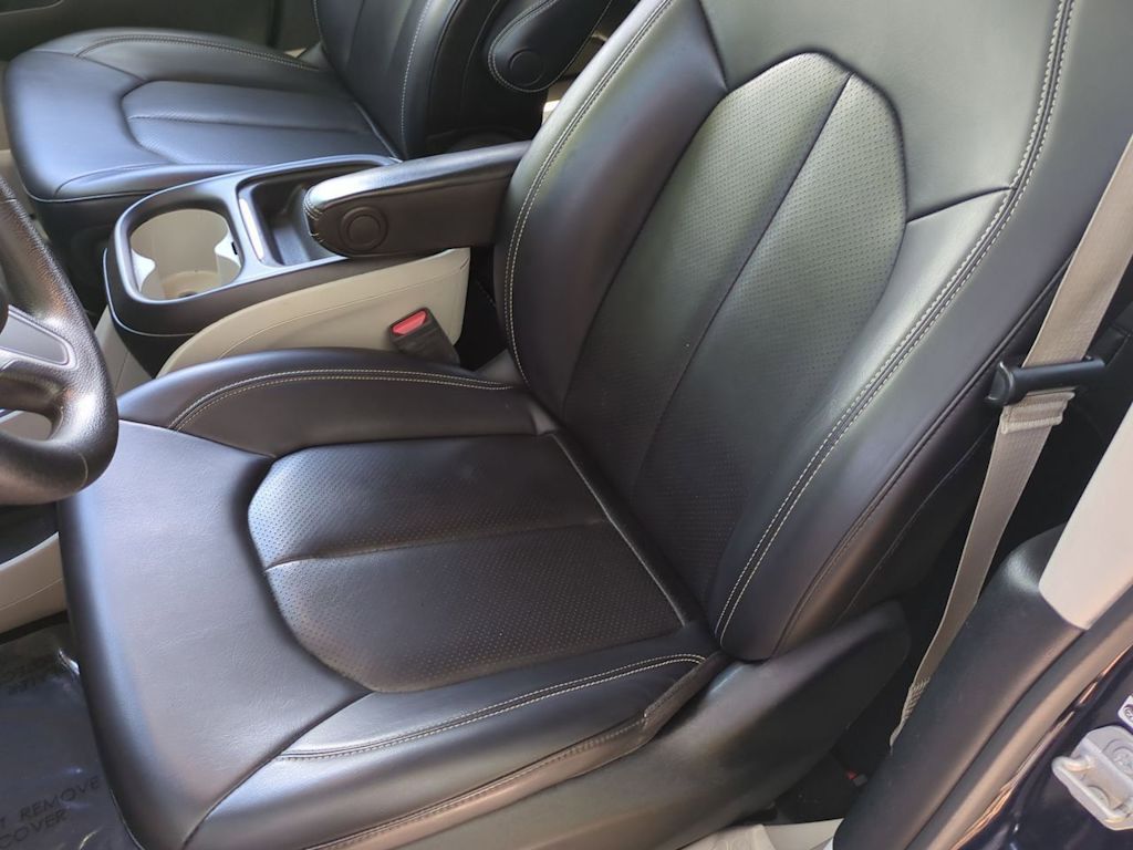 Thumbnail: 2020 Chrysler Voyager - 11
