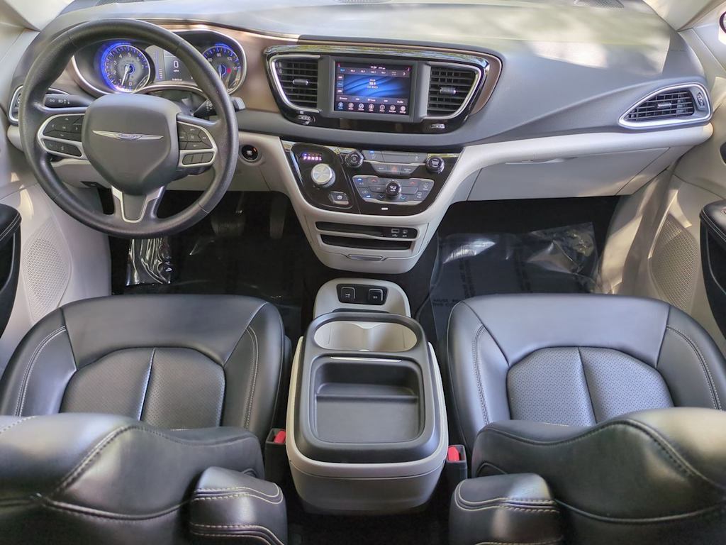 Thumbnail: 2020 Chrysler Voyager - 10