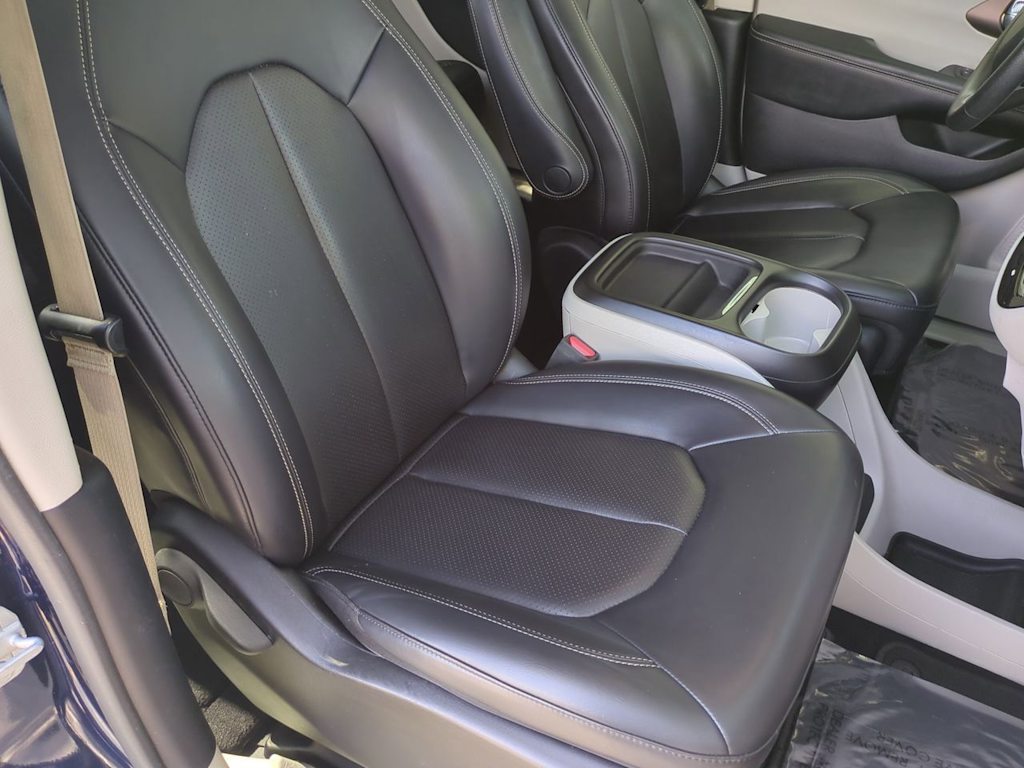 Thumbnail: 2020 Chrysler Voyager - 29