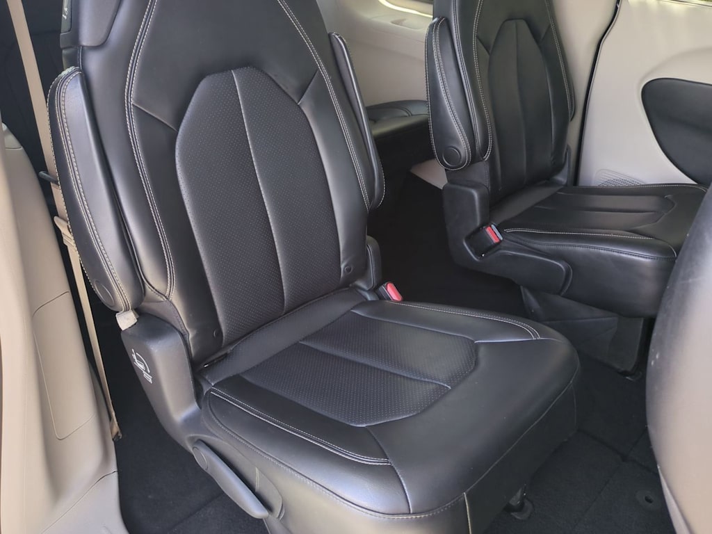 Thumbnail: 2020 Chrysler Voyager - 28