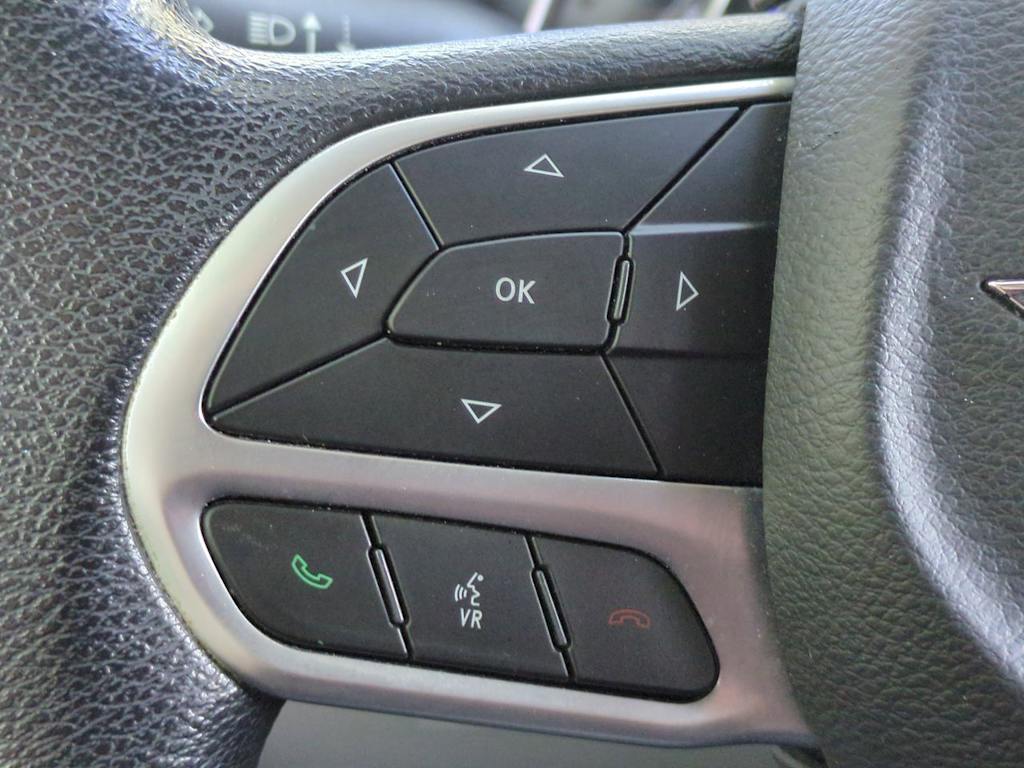 Thumbnail: 2020 Chrysler Voyager - 30