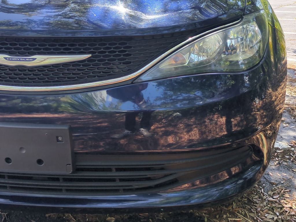 Thumbnail: 2020 Chrysler Voyager - 25