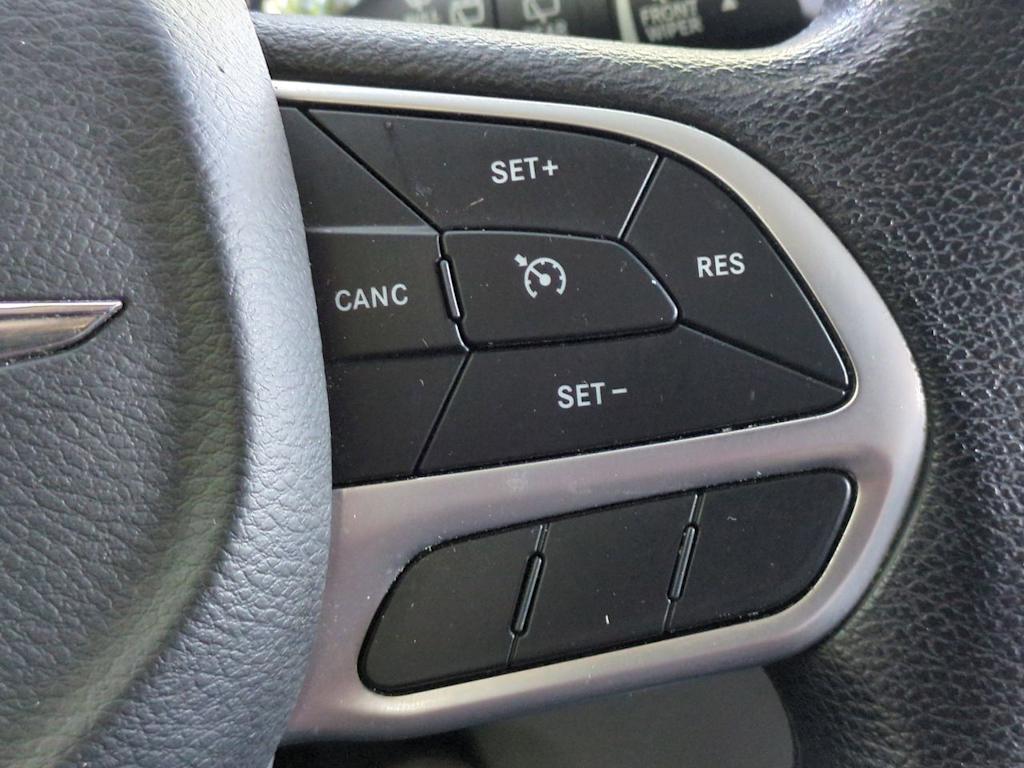 Thumbnail: 2020 Chrysler Voyager - 31