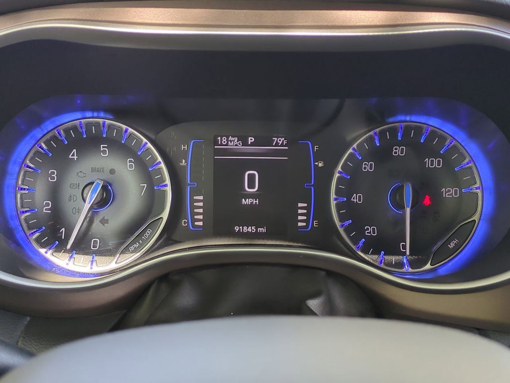 Thumbnail: 2020 Chrysler Voyager - 17