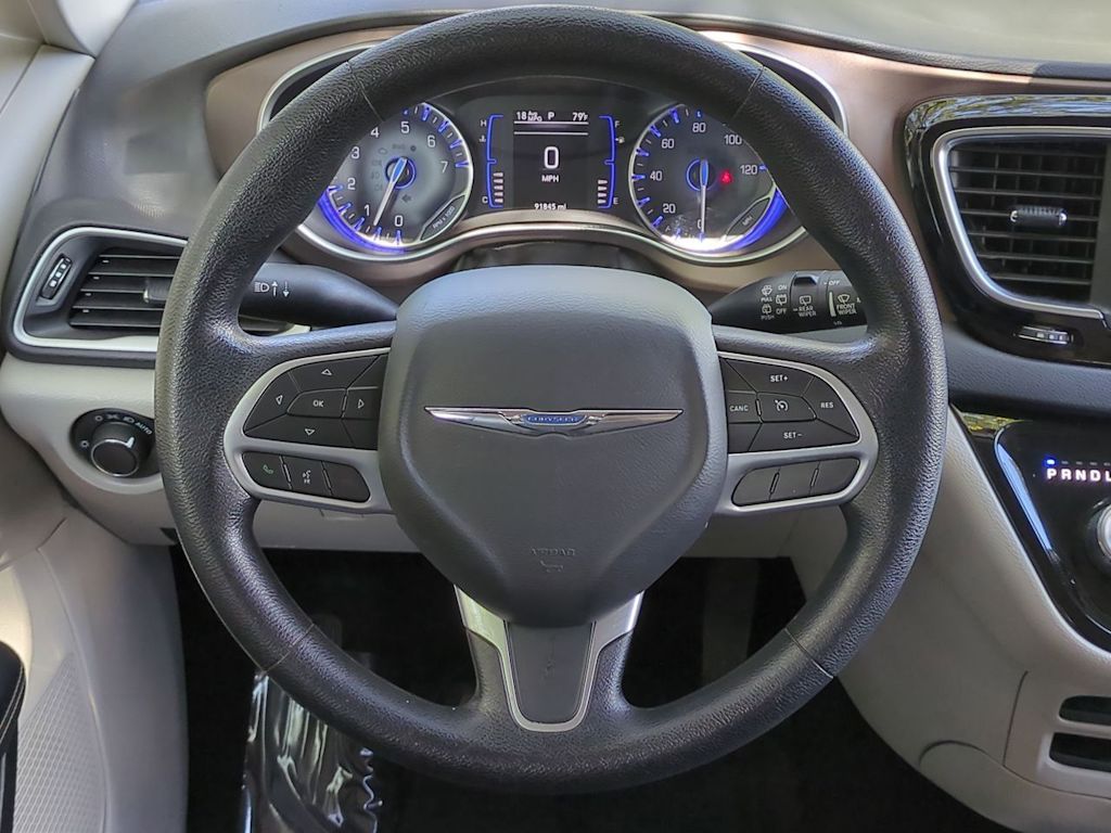Thumbnail: 2020 Chrysler Voyager - 14